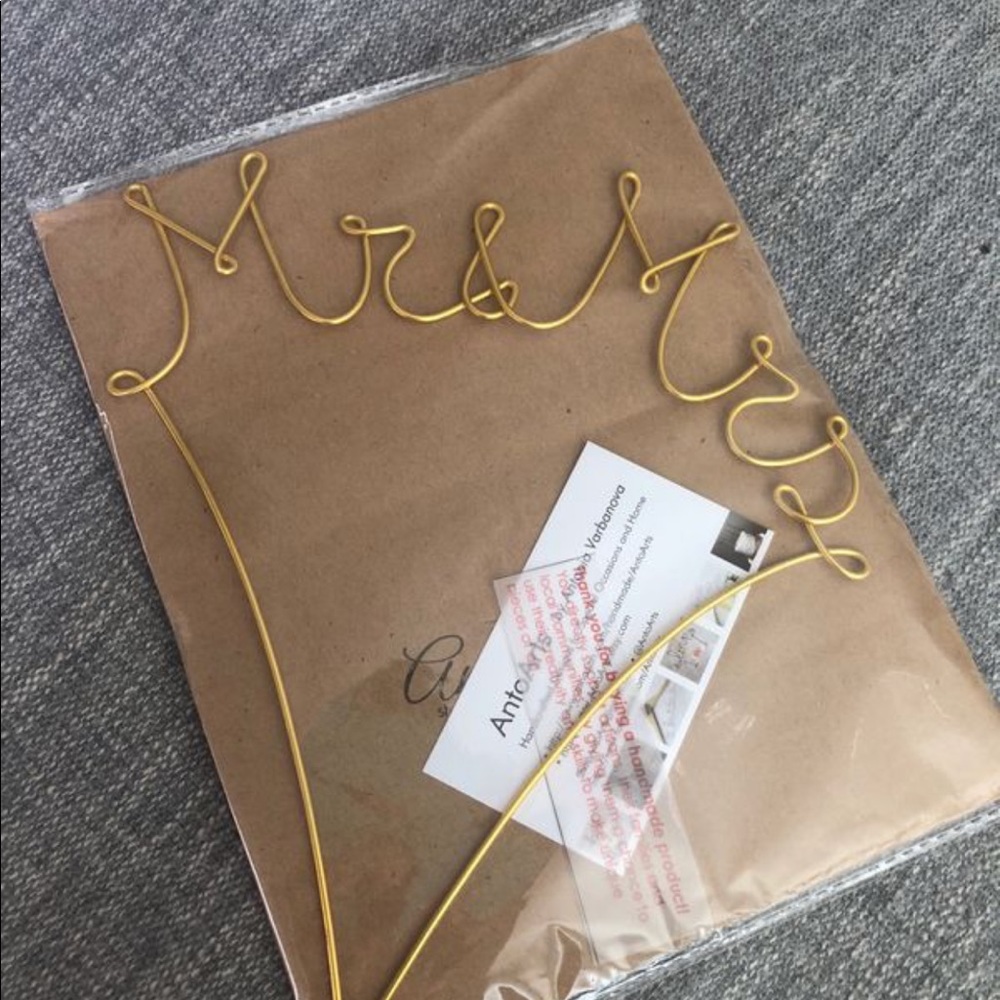 Brand New Wire Wedding Cake Topper in Gold.